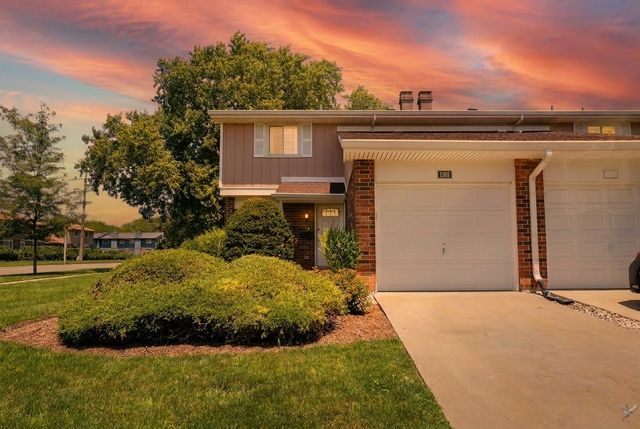 1105 Rhodes Court, Wheaton, IL 60189
