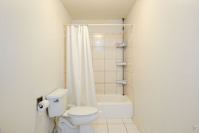 1105 Rhodes Court, Wheaton, IL 60189