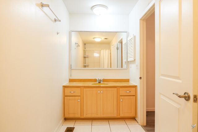1105 Rhodes Court, Wheaton, IL 60189