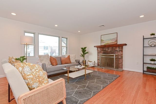 21 Swan Ave 21, Boston, MA 02128
