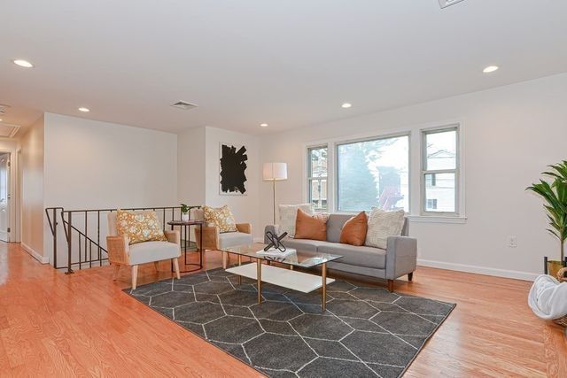 21 Swan Ave 21, Boston, MA 02128