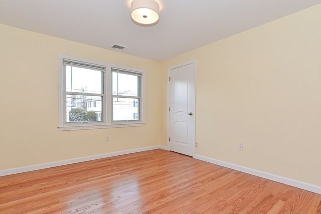 21 Swan Ave 21, Boston, MA 02128