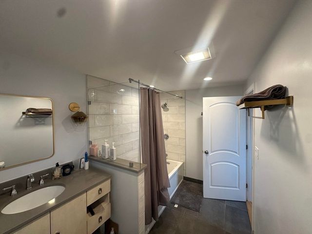 21 Swan Ave 21, Boston, MA 02128