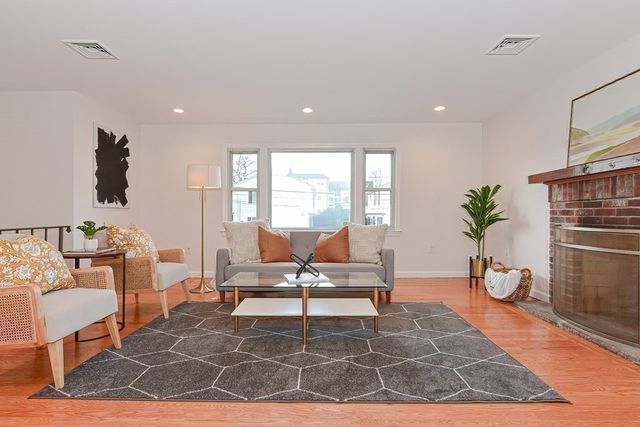 21 Swan Ave 21, Boston, MA 02128