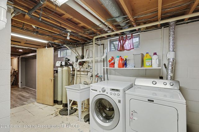 8720 Wintergreen Street, Lansing, MI 48917