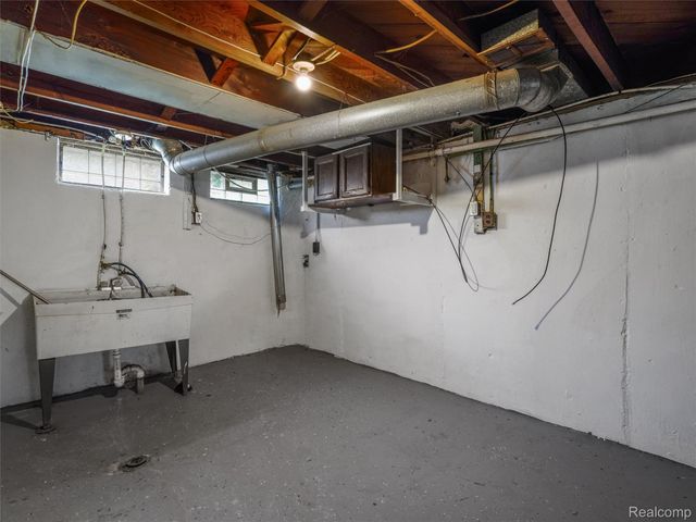 96 Oneida Street, Pontiac, MI 48341