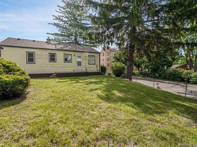96 Oneida Street, Pontiac, MI 48341