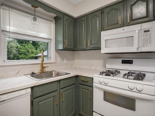 96 Oneida Street, Pontiac, MI 48341