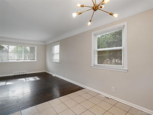 96 Oneida Street, Pontiac, MI 48341