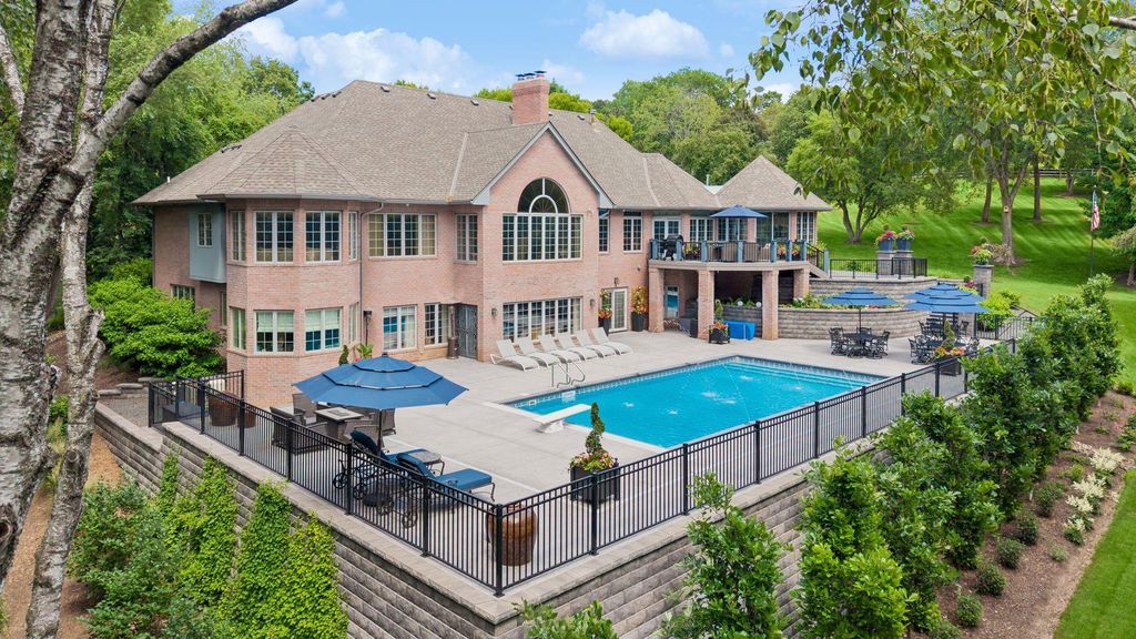 300 Salem Church Road, Sunfish Lake, MN 55118 — exterior