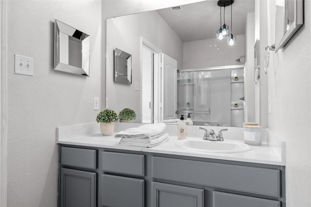 1110 Greywood Drive, Van Alstyne, TX 75495