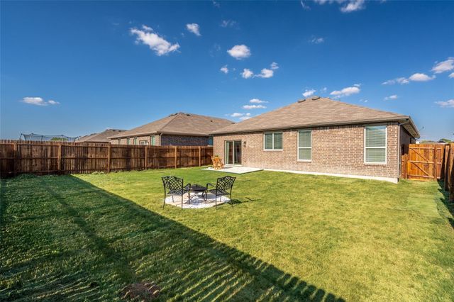 1110 Greywood Drive, Van Alstyne, TX 75495