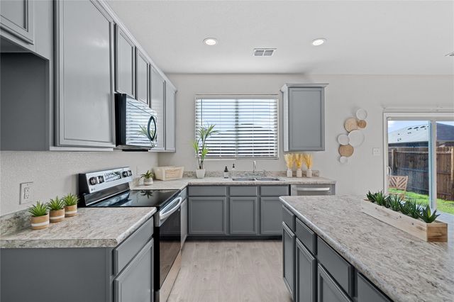 1110 Greywood Drive, Van Alstyne, TX 75495