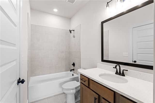 1038 Red Oak Lane, Loganville, GA 30052