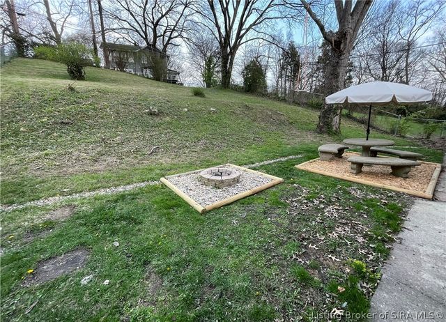 2420 Stover Drive, New Albany, IN 47150