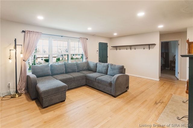 2420 Stover Drive, New Albany, IN 47150