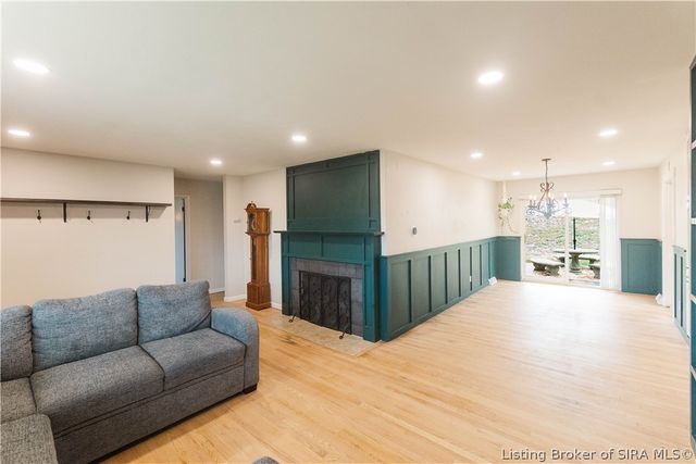 2420 Stover Drive, New Albany, IN 47150