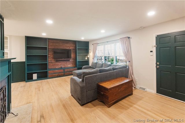 2420 Stover Drive, New Albany, IN 47150