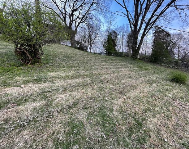 2420 Stover Drive, New Albany, IN 47150