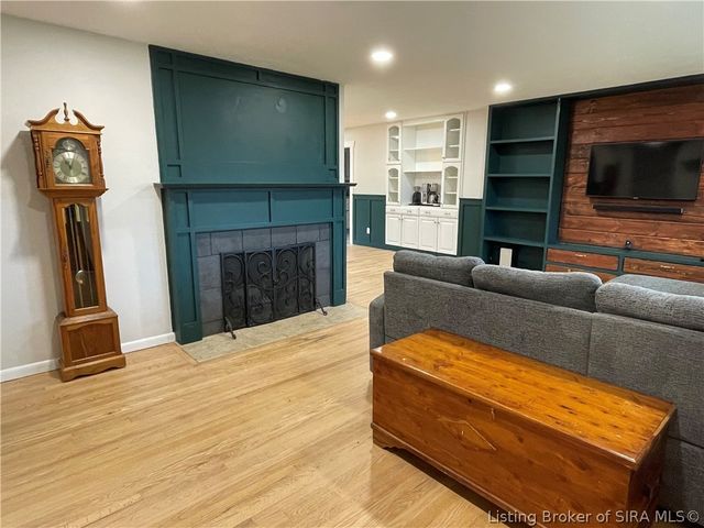 2420 Stover Drive, New Albany, IN 47150