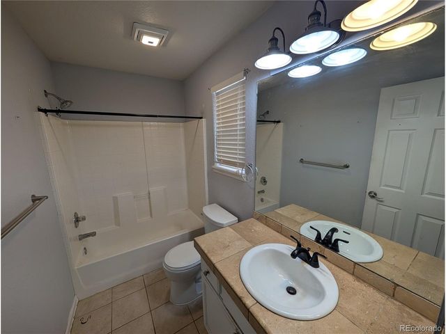3230 S Decatur St, Sheridan, CO 80236