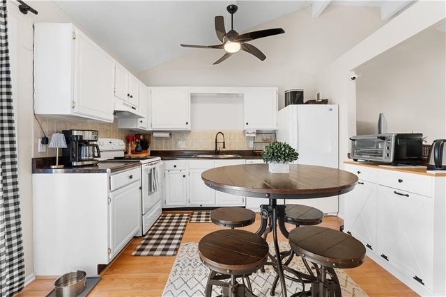 4027 Hedges Avenue, Kansas City, MO 64133