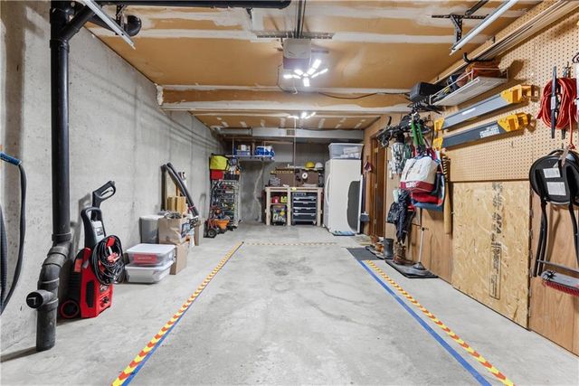 4027 Hedges Avenue, Kansas City, MO 64133