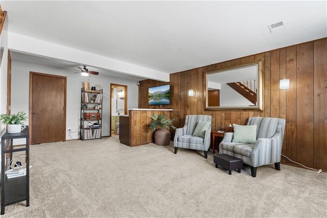 4027 Hedges Avenue, Kansas City, MO 64133