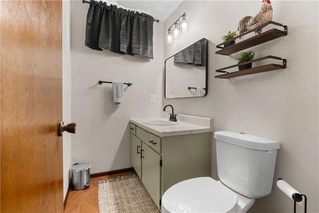 4027 Hedges Avenue, Kansas City, MO 64133