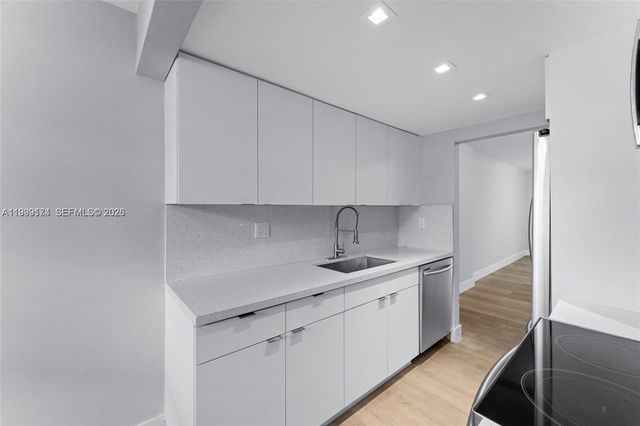 3141 NW 47th Ter 121, Lauderdale Lakes, FL 33319