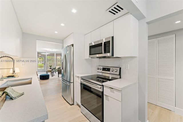 3141 NW 47th Ter 121, Lauderdale Lakes, FL 33319