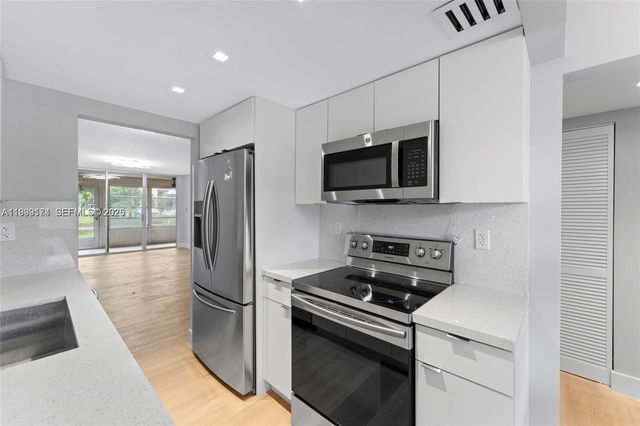 3141 NW 47th Ter 121, Lauderdale Lakes, FL 33319