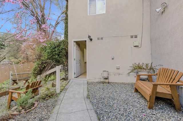 946 Bartlett Ave, Placerville, CA 95667