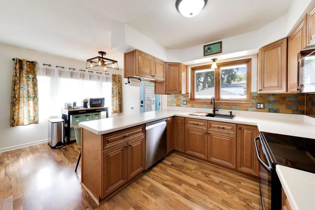 838 S Grant Avenue, Villa Park, IL 60181