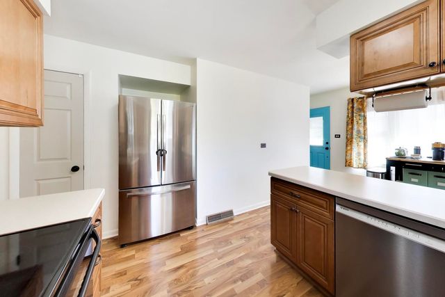 838 S Grant Avenue, Villa Park, IL 60181