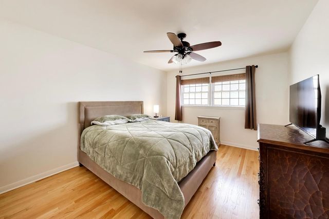 838 S Grant Avenue, Villa Park, IL 60181