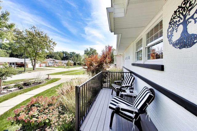 838 S Grant Avenue, Villa Park, IL 60181