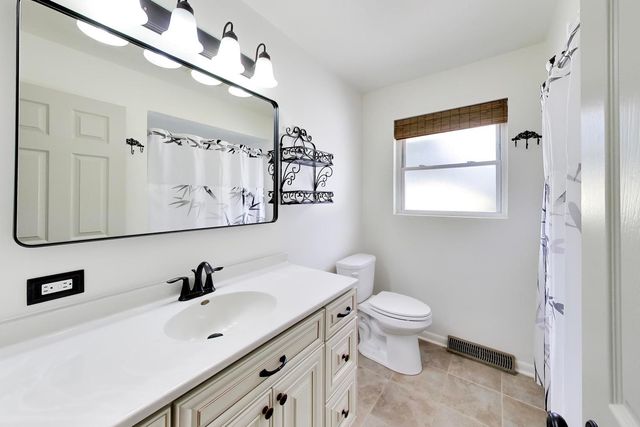 838 S Grant Avenue, Villa Park, IL 60181
