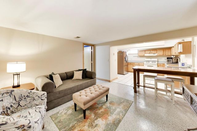 838 S Grant Avenue, Villa Park, IL 60181