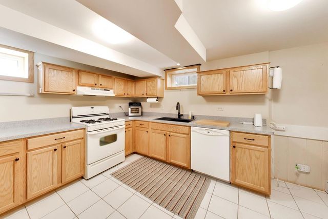 838 S Grant Avenue, Villa Park, IL 60181