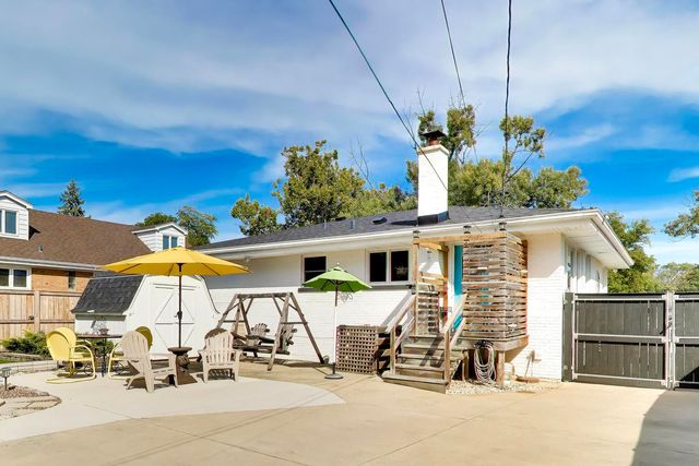 838 S Grant Avenue, Villa Park, IL 60181
