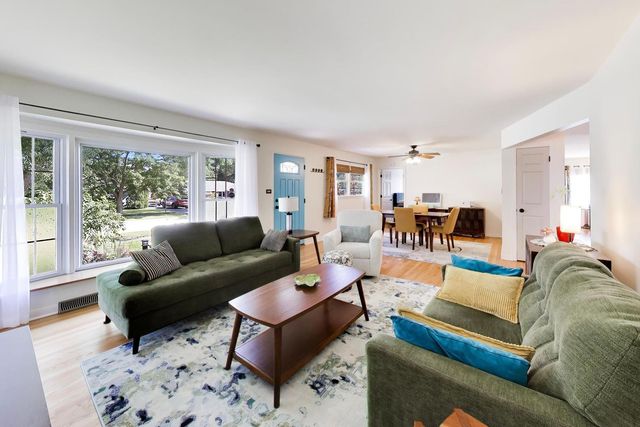 838 S Grant Avenue, Villa Park, IL 60181