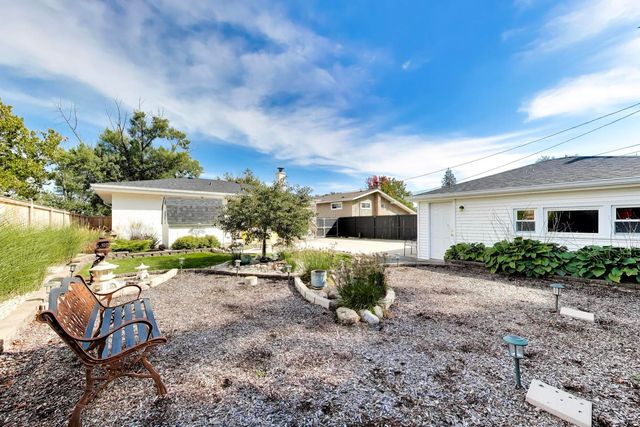 838 S Grant Avenue, Villa Park, IL 60181