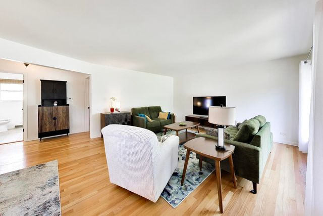 838 S Grant Avenue, Villa Park, IL 60181
