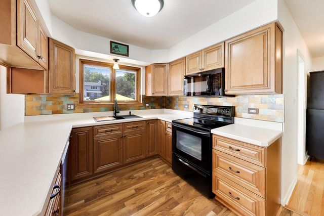 838 S Grant Avenue, Villa Park, IL 60181