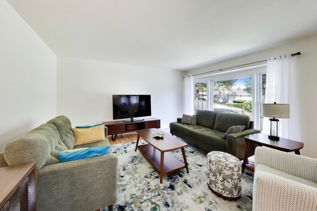 838 S Grant Avenue, Villa Park, IL 60181 — photo 4
