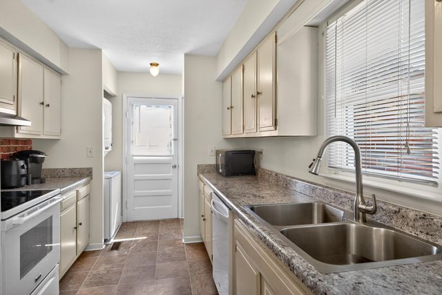 480 Wanstead Way, Lexington, KY 40505