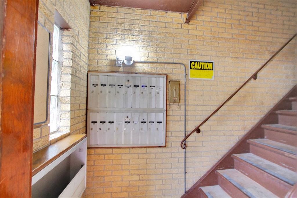 5332 W Windsor Avenue 2F, Chicago, IL 60630 — photo 2