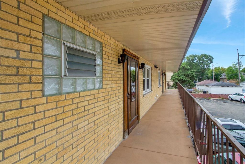5332 W Windsor Avenue 2F, Chicago, IL 60630 — photo 3