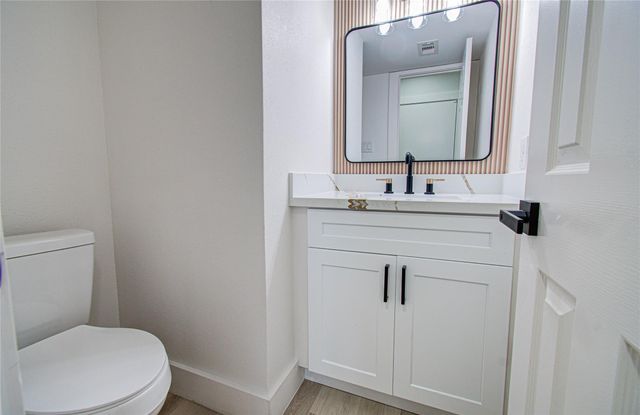 2211 S Mission Circle, Friendswood, TX 77546